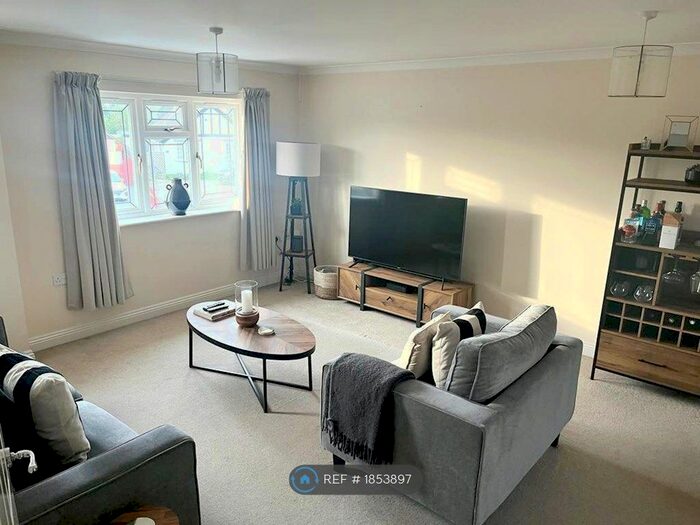 2 Bedroom Maisonette To Rent In Fosters Lane, Woodley, RG5