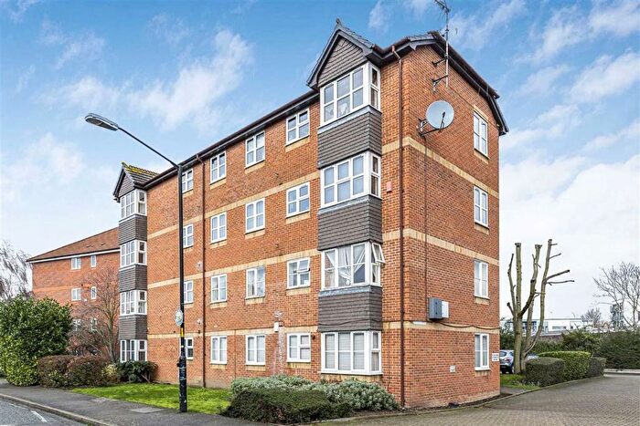 2 Bedroom Flat To Rent In Rossetti Road, Bermondsey, SE16
