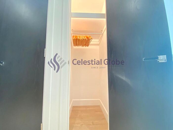 2 Bedroom Flat To Rent In Piazza Walk, London, E1