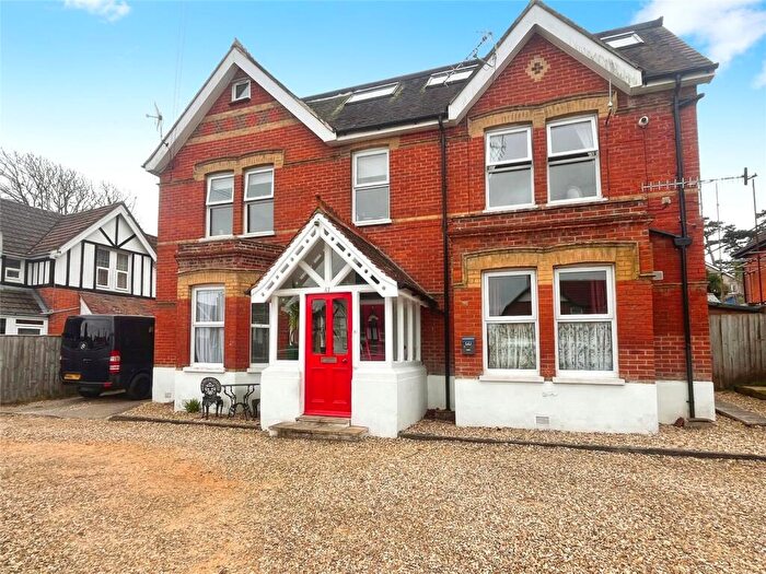 2 Bedroom Apartment For Sale In The Avenue, Totland Bay, Isle Of Wight, PO39