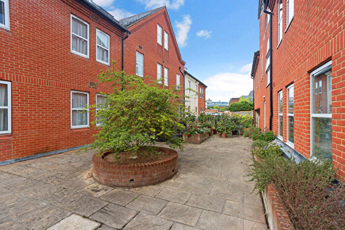 1 Bedroom Flat For Sale In Frances Road, Windsor, SL4