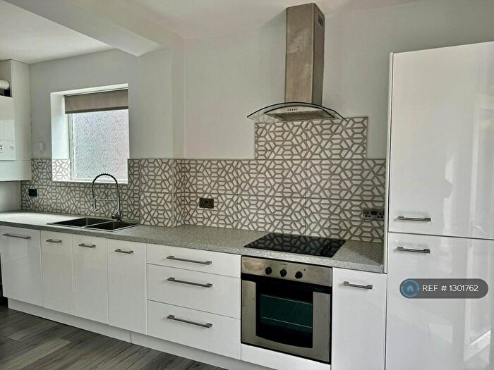 3 Bedroom Semi-Detached House To Rent In Berkeley Close, Stockport, SK2