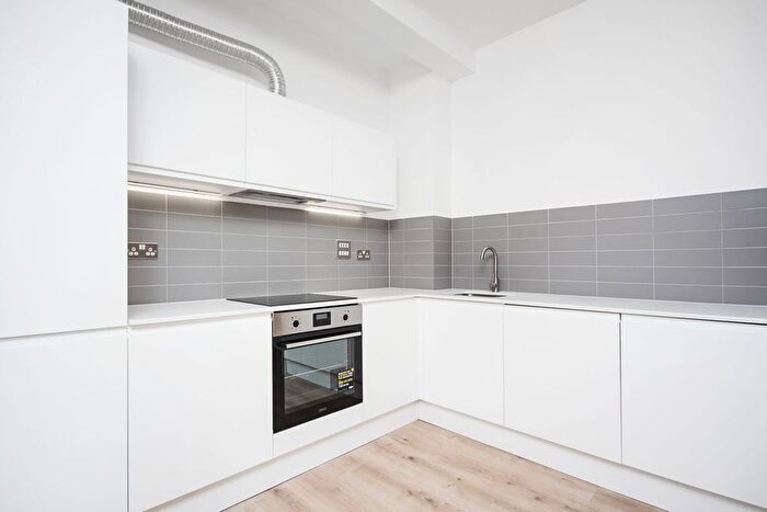 2 Bedroom Flat To Rent In Tyssen Street, Hackney, London, E8