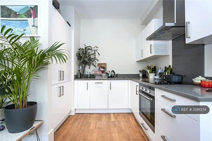 3 Bedroom Flat To Rent In Martello Street, London, E8
