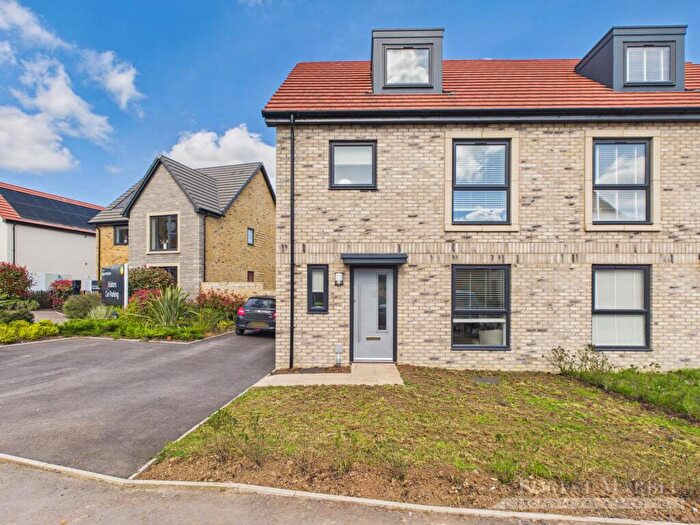 4 Bedroom Semi-Detached House For Sale In Oakley Way, Frome, BA11