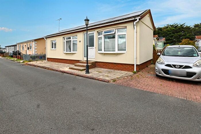 1 Bedroom Park Home For Sale In Creek Road, Canvey Island, SS8