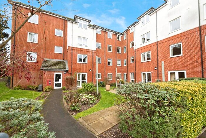 2 Bedroom Apartment For Sale In Beaconsfield Road, Waterlooville, PO7