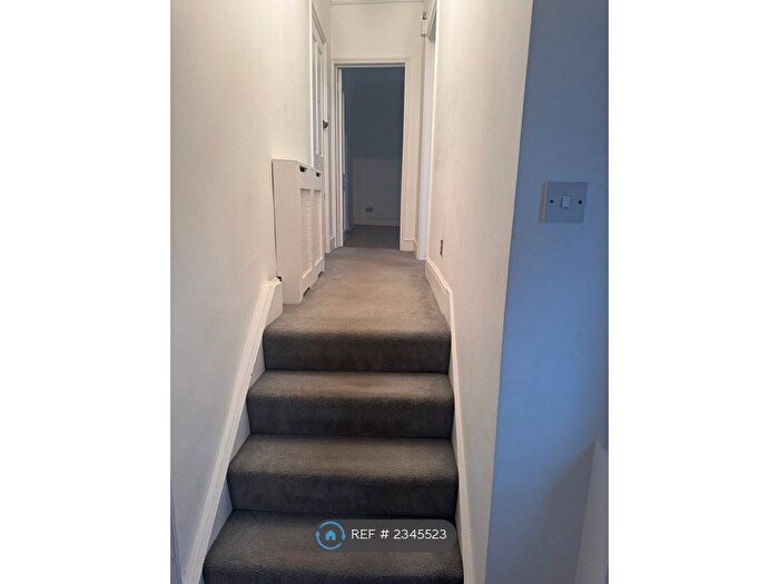 2 Bedroom Flat To Rent In Hampton Road, Hampton Hill, Hampton, TW12