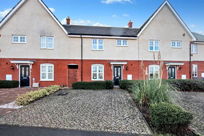 3 Bedroom Terraced House For Sale In The Drive, Rushden, NN10