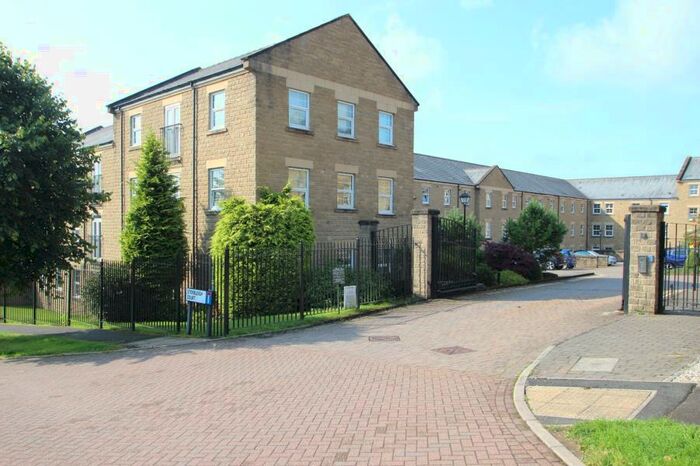 2 Bedroom Apartment To Rent In Stoneleigh Court, Mootown, Leeds, LS17