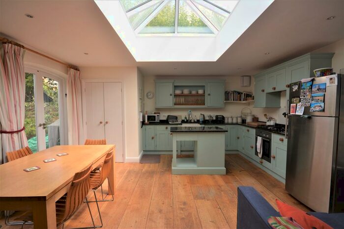 3 Bedroom Detached House To Rent In Church Road, Cowes, PO31