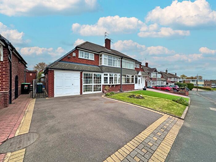 3 Bedroom Semi Detached House For Sale In Greenacre Road, Tipton, DY4
