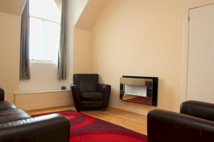 3 Bedroom Flat To Rent In Bank Street, Alloa, FK10