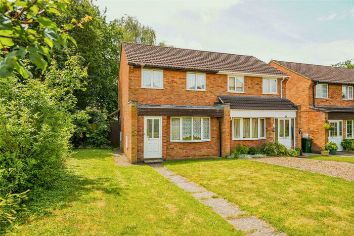 3 Bedroom Semi-Detached House To Rent In Avon Crescent, Bicester, OX26