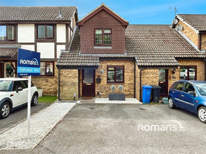 2 Bedroom Terraced House For Sale In Morley Close, Yateley, Hampshire, GU46