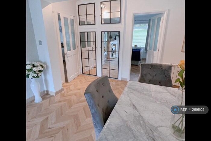 3 Bedroom Flat To Rent In Monkton Court, Bournemouth, BH4