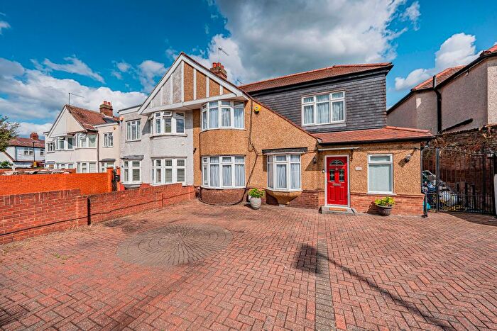 4 Bedroom Semi-Detached House For Sale In Twickenham Road, Isleworth, TW7