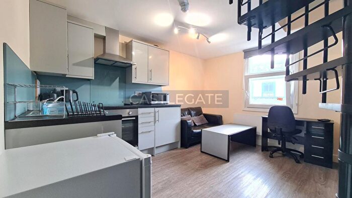 1 Bedroom Flat To Rent In New Street, Huddersfield, HD1