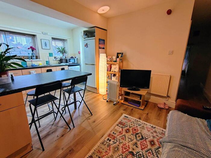 2 Bedroom Flat To Rent In Connaught Road, Roath, CF24
