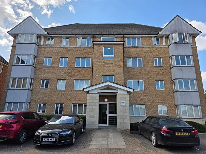 2 Bedroom Flat For Sale In St Leonards Close, Grays, RM17