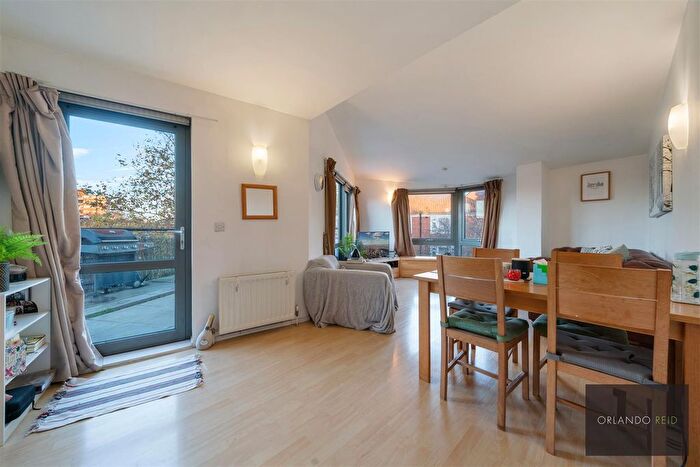 1 Bedroom Flat To Rent In Clapham Road, London, SW9