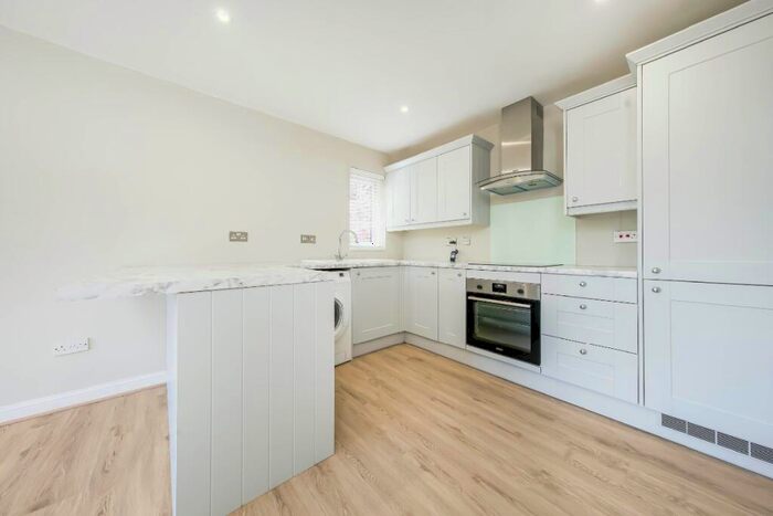 1 Bedroom Apartment For Sale In Cobham Gate, Freelands Road, Cobham, KT11