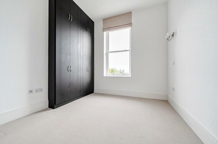 2 Bedroom Flat For Sale In Charles Sevright Way, Mill Hill, NW7
