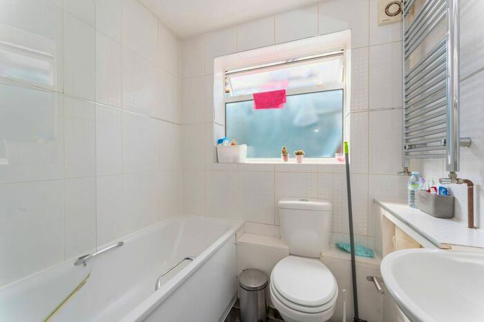 Studio To Rent In The Vale, Acton, London, W3