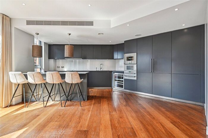 3 Bedroom Flat To Rent In Wellington House, Buckingham Gate, Westminster, London, SW1E