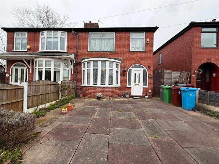 3 Bedroom Semi Detached House For Sale In Broadway, Manchester, M40