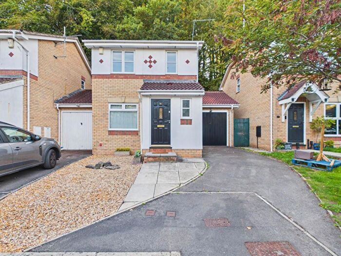 3 Bedroom Link Detached House For Sale In Humphrys Barton, St. Annes Park, Bristol, BS4