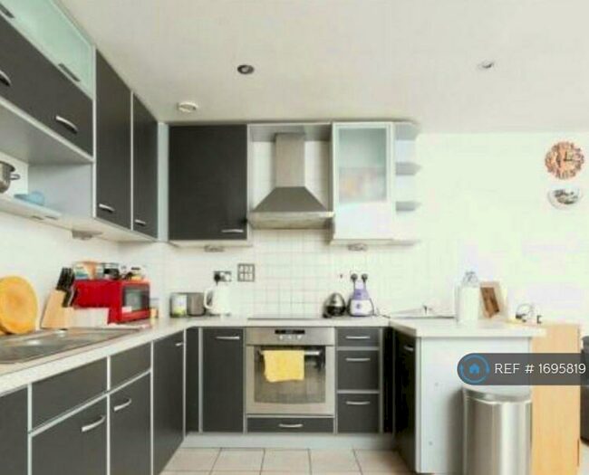 2 Bedroom Flat To Rent In Western Gateway, London, E16