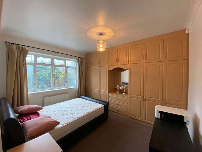 1 Bedroom Flat To Rent In Horn Lane, Acton, W3