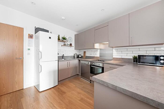 2 Bedroom Apartment To Rent In Woods Road, Peckham, London, SE15