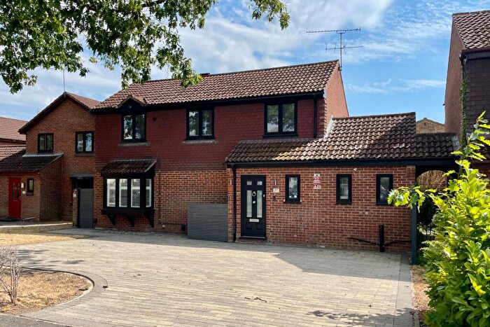 4 Bedroom Detached House For Sale In Reading Road, Farnborough, GU14