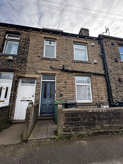 3 Bedroom Block Of Flats For Sale In New Hey Road, Huddesfield, HD3