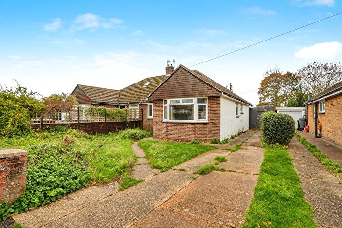 3 Bedroom Bungalow For Sale In Anmore Drive, Waterlooville, Hampshire, PO7