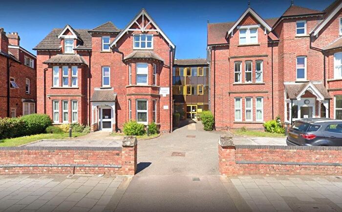 2 Bedroom Flat To Rent In Linden Road, Bedford, MK40