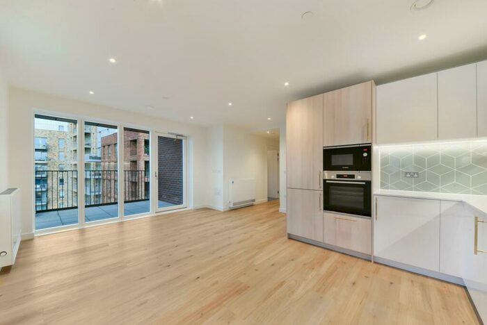 2 Bedroom Apartment To Rent In Blenheim Mansions, Clarendon, London, N8