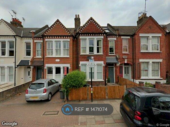 3 Bedroom Flat To Rent In Earlsfield Road, London, SW18