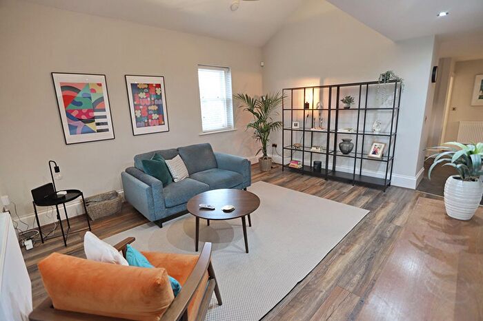 3 Bedroom Flat For Sale In Stand Lane, Radcliffe, M26