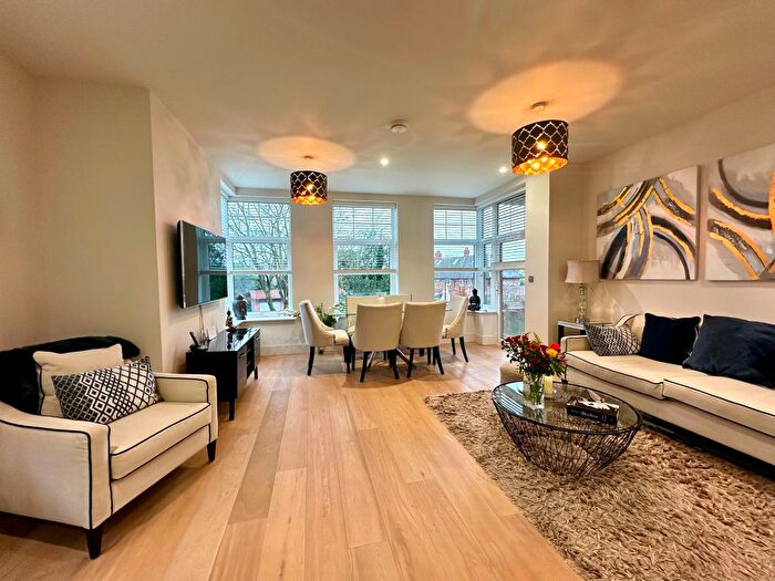 2 Bedroom Flat For Sale In Elwyn Road, Exmouth, EX8