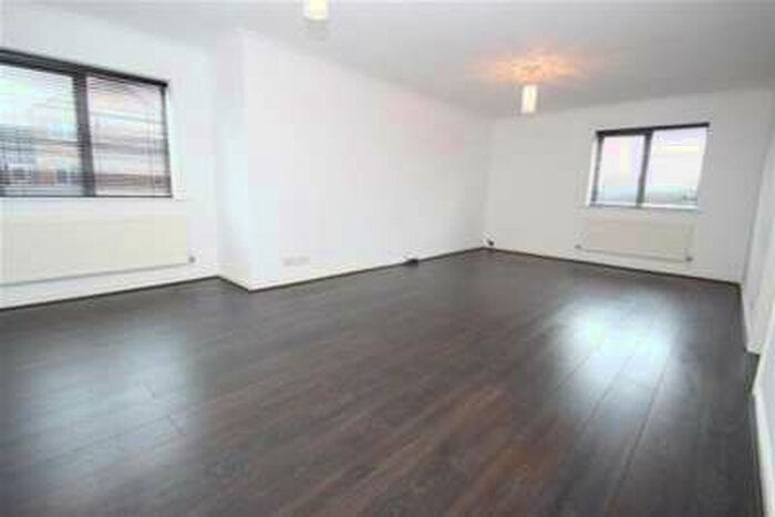 3 Bedroom Flat To Rent In Village Heights, Gateshead, NE8