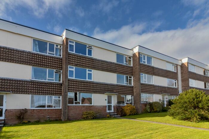 2 Bedroom Flat To Rent In Winton Court, Winton Road, Petersfield, GU32