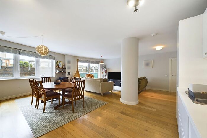 2 Bedroom Flat For Sale In Steedman Street, London, SE17