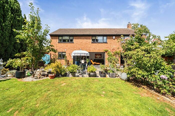 4 Bedroom Detached House For Sale In Sutton Acre, Flore, Northampton, NN7