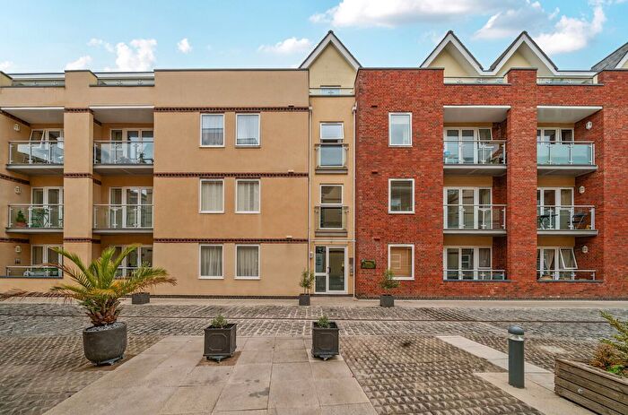 2 Bedroom Flat To Rent In Shippam Street, Chichester, West Sussex, PO19