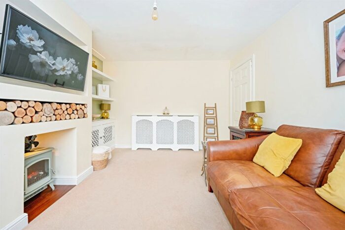 3 Bedroom Detached House For Sale In Hunters Ride, Stafford, ST17