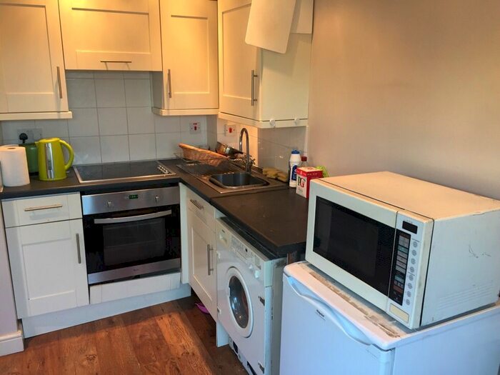 Studio To Rent In Bysouth Close, Ilford IG5