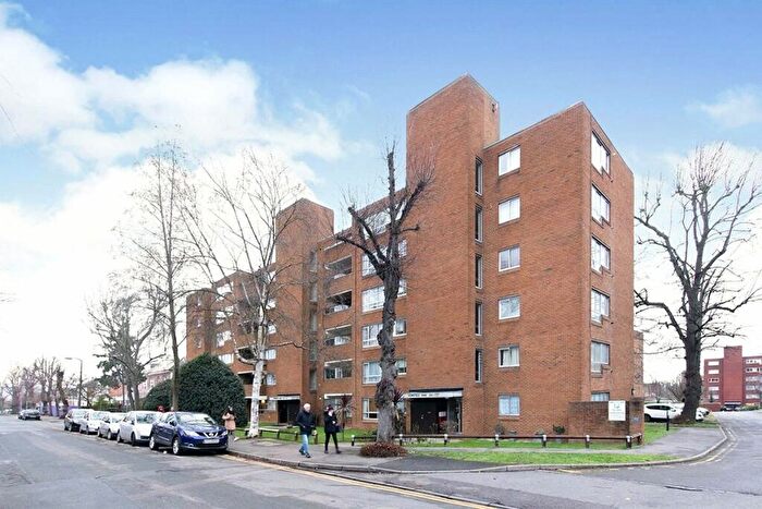 2 Bedroom Flat To Rent In Homefield Park, Sutton, SM1